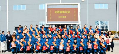 尊龙凯时医药召开2020年度先进表彰暨2021年新春干部员工代表大会
